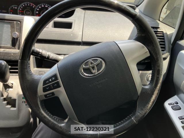 Toyota NOAH 2013-06 7328957-25
