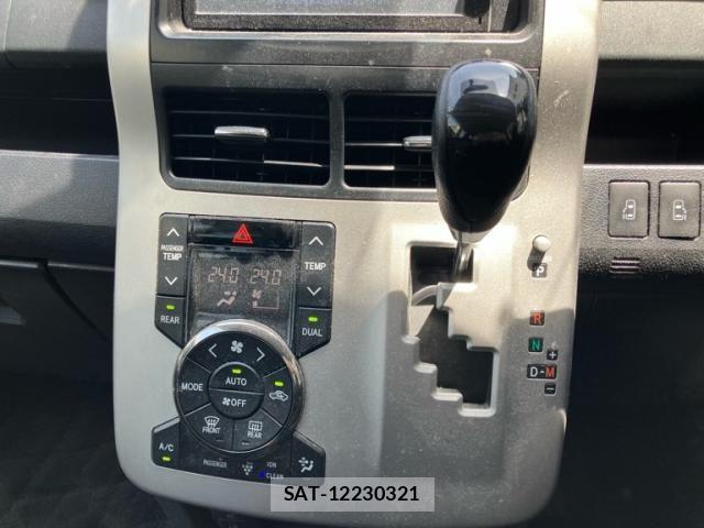Toyota NOAH 2013-06 7328957-26