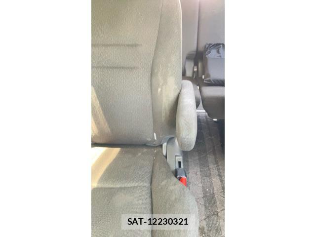 Toyota NOAH 2013-06 7328957-29