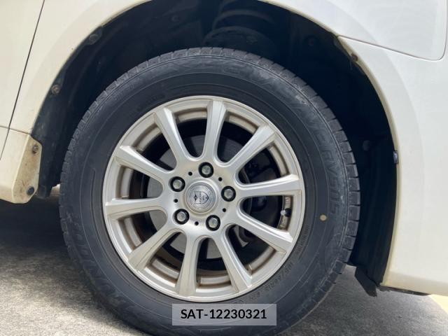 Toyota NOAH 2013-06 7328957-5