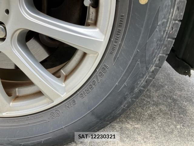 Toyota NOAH 2013-06 7328957-6
