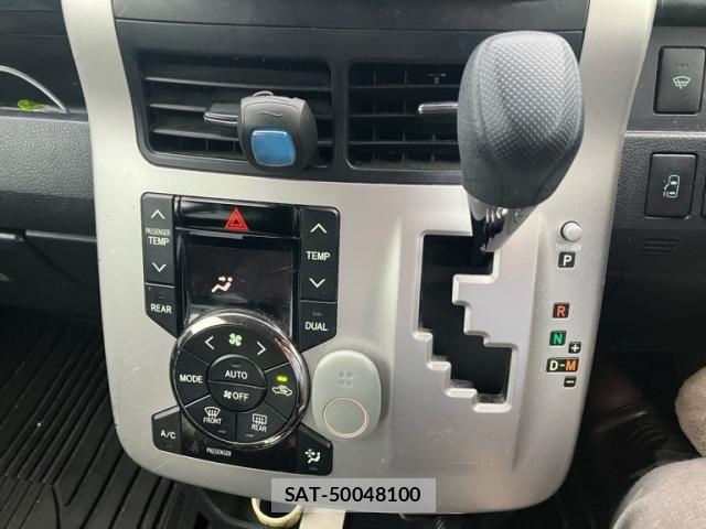 Toyota NOAH 2011-06 7359051-10