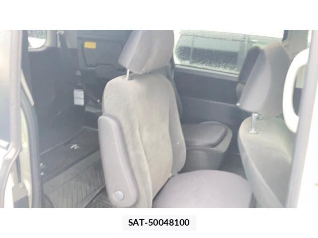 Toyota NOAH 2011-06 7359051-13