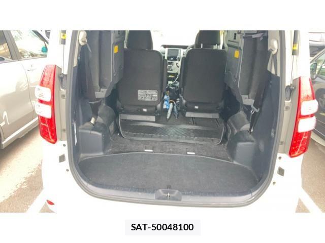 Toyota NOAH 2011-06 7359051-21