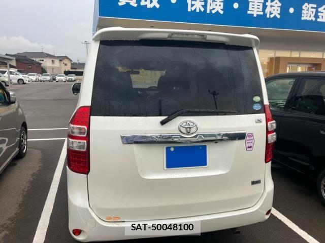 Toyota NOAH 2011-06 7359051-2