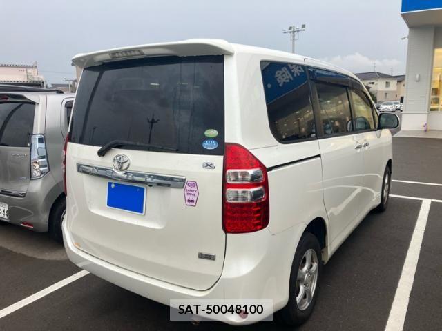 Toyota NOAH 2011-06 7359051-3
