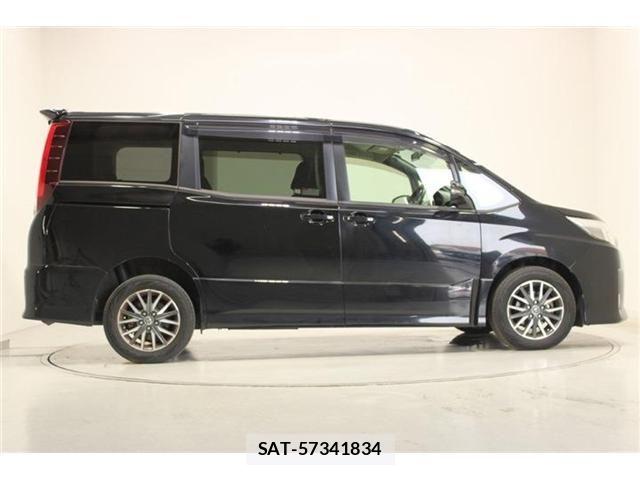 Toyota NOAH 2015-02 7456376-12