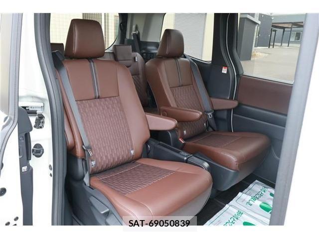 Toyota NOAH 2023-07 7456371-13