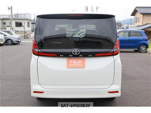 Toyota NOAH 2023-07 7456371-20