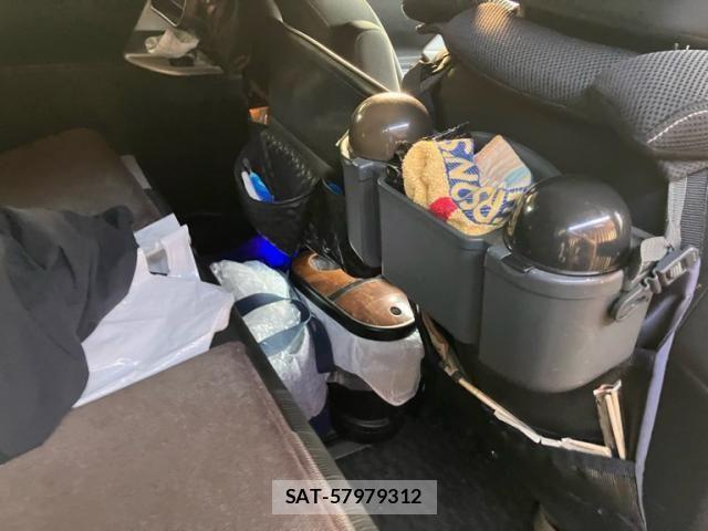 Toyota NOAH 2011-02 7501928-20