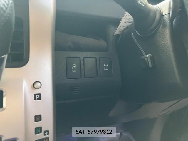 Toyota NOAH 2011-02 7501928-24