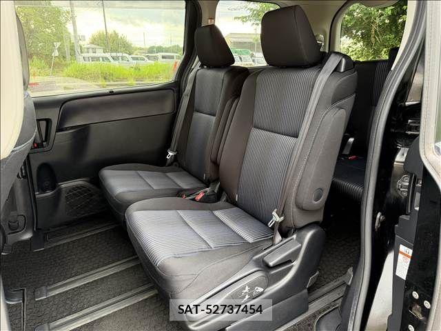 Toyota NOAH 2014-04 7562570-9