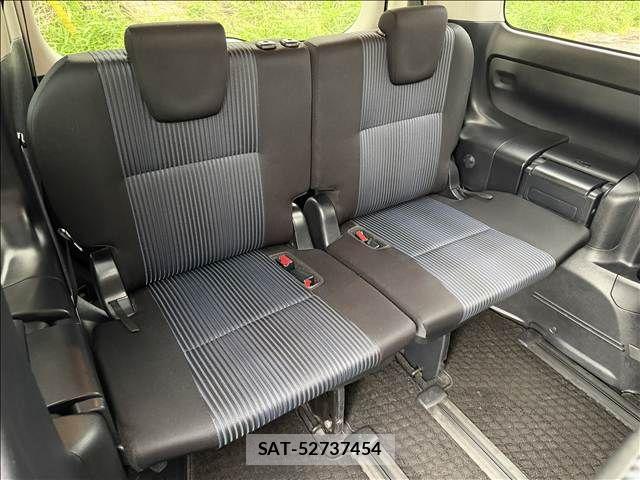 Toyota NOAH 2014-04 7562570-11
