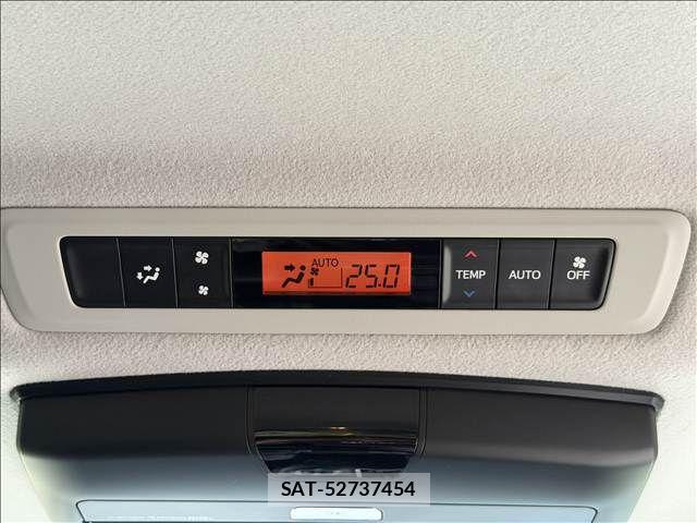 Toyota NOAH 2014-04 7562570-16