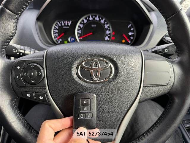 Toyota NOAH 2014-04 7562570-17