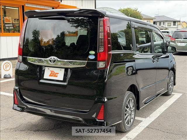 Toyota NOAH 2014-04 7562570-23