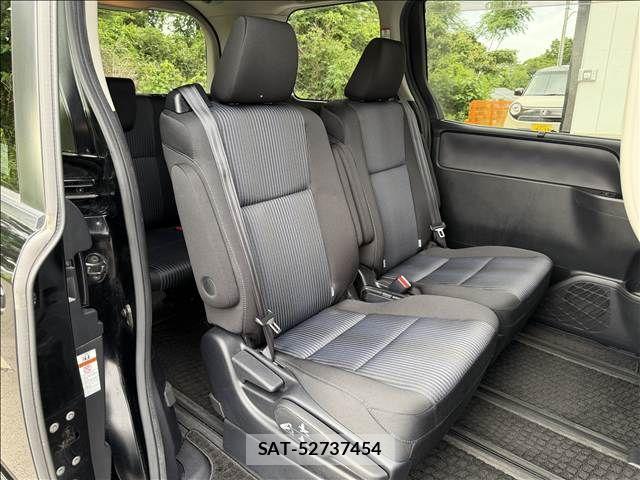 Toyota NOAH 2014-04 7562570-25