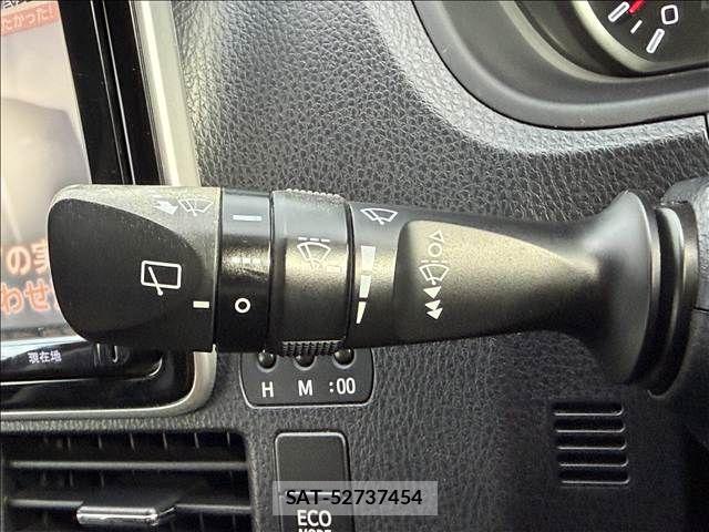 Toyota NOAH 2014-04 7562570-27