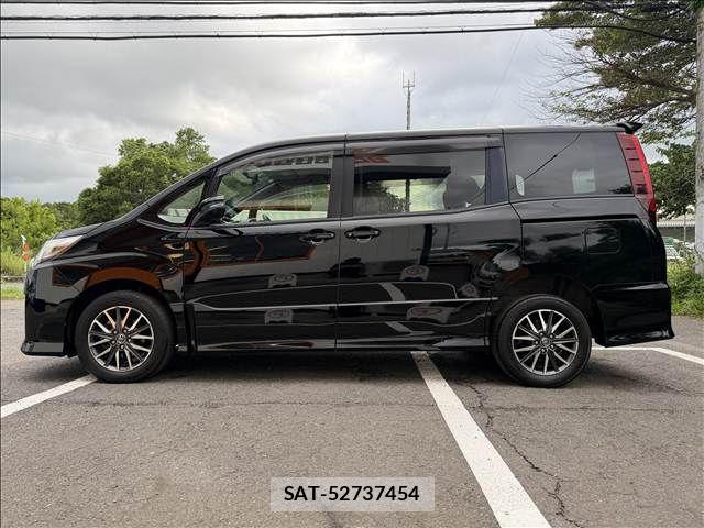 Toyota NOAH 2014-04 7562570-5