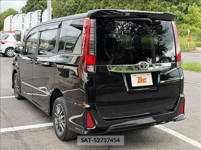Toyota NOAH 2014-04 7562570-7
