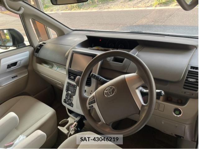 Toyota NOAH 2013-10 7618781-10