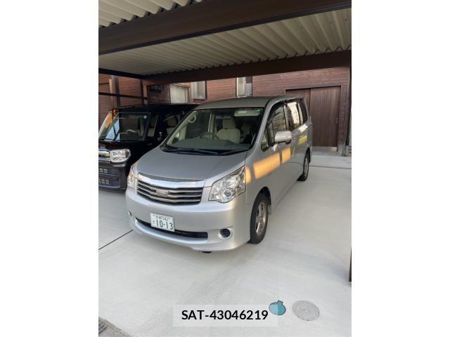 Toyota NOAH 2013-10 7618781-2
