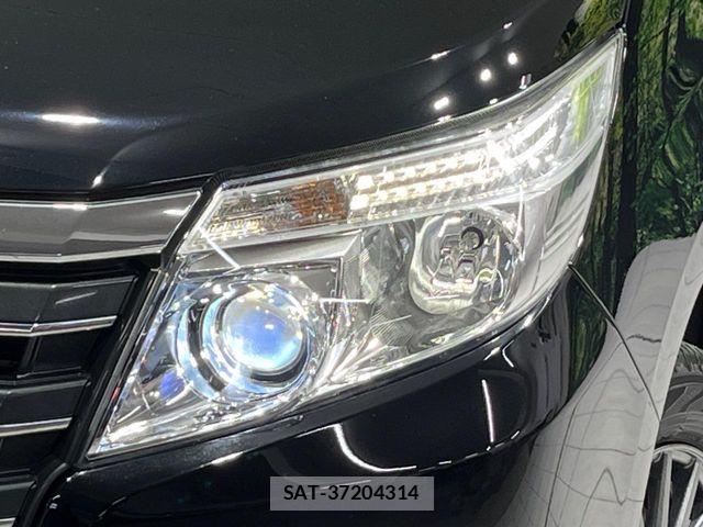 Toyota NOAH 2016-03 7618777-12