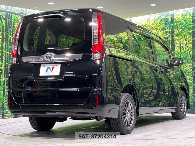 Toyota NOAH 2016-03 7618777-17