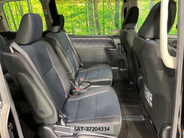Toyota NOAH 2016-03 7618777-8
