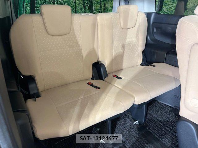 Toyota NOAH 2014-03 7618779-9