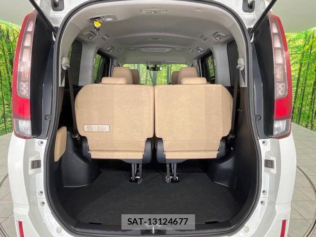 Toyota NOAH 2014-03 7618779-10