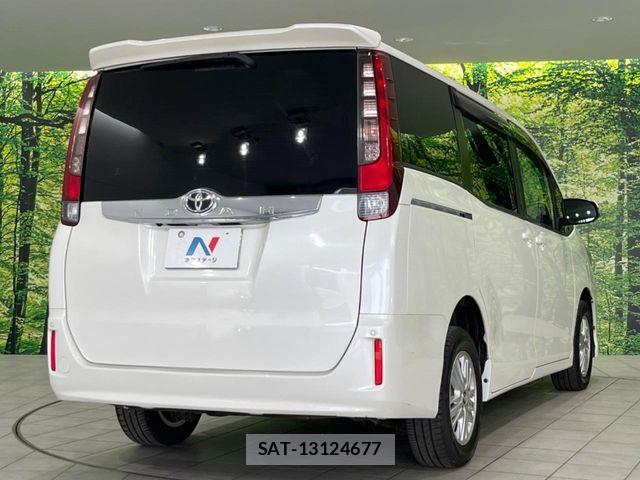 Toyota NOAH 2014-03 7618779-17