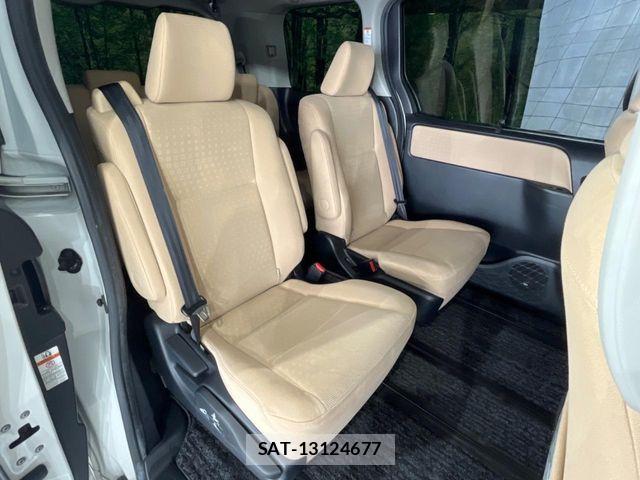 Toyota NOAH 2014-03 7618779-8