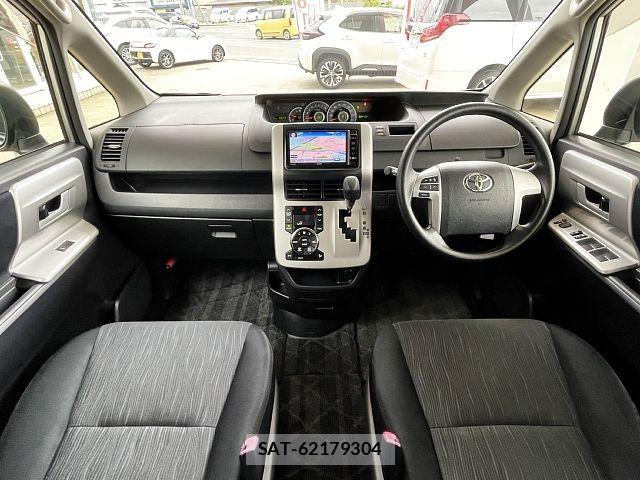 Toyota NOAH 2012-06 7618778-1