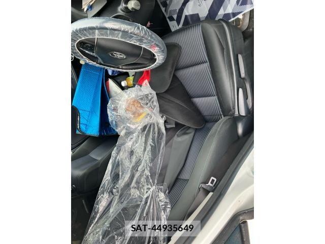 Toyota NOAH 2015-07 7618780-7