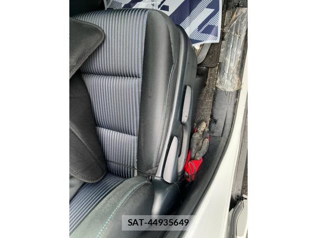 Toyota NOAH 2015-07 7618780-8