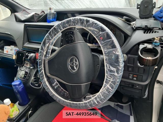 Toyota NOAH 2015-07 7618780-11