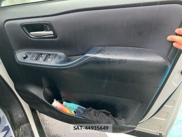 Toyota NOAH 2015-07 7618780-12