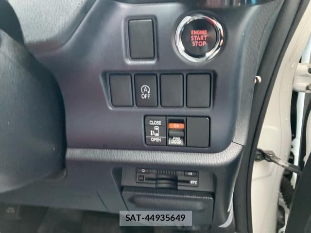 Toyota NOAH 2015-07 7618780-13