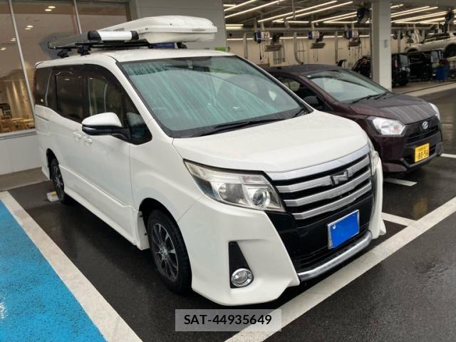 Toyota NOAH 2015-07 7618780-1