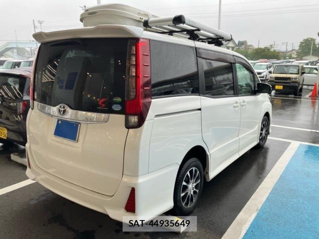 Toyota NOAH 2015-07 7618780-2