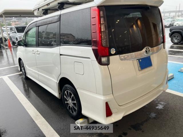 Toyota NOAH 2015-07 7618780-3