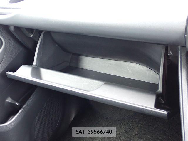 Toyota NOAH 2023-07 7726581-12