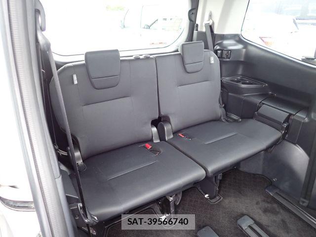 Toyota NOAH 2023-07 7726581-15