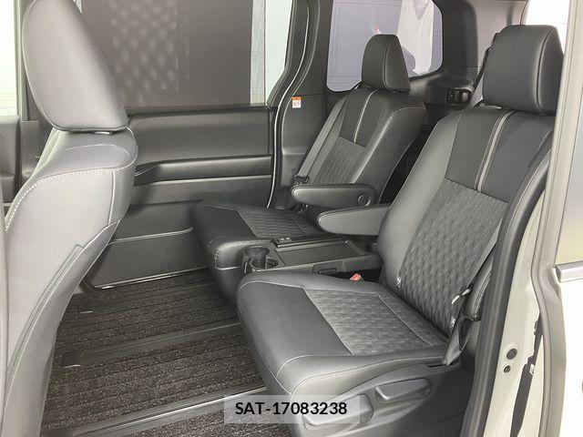 Toyota NOAH 2024-04 7726578-17