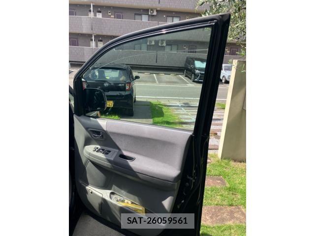 Toyota NOAH 2003-07 7726594-10