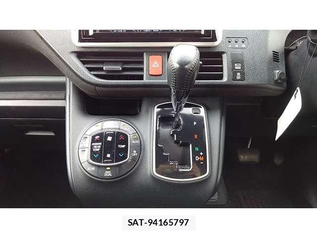 Toyota NOAH 2015-08 7726587-12