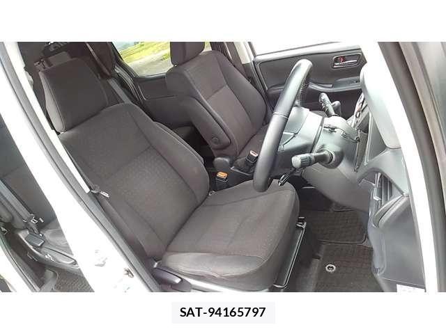 Toyota NOAH 2015-08 7726587-17