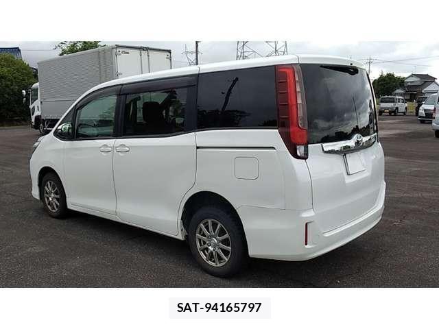 Toyota NOAH 2015-08 7726587-4