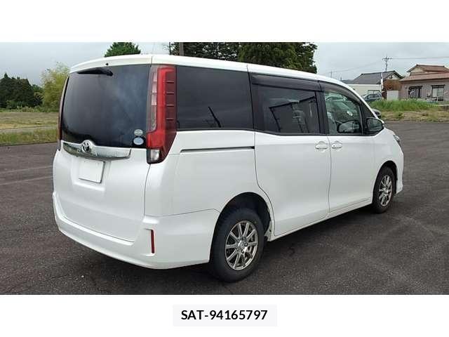 Toyota NOAH 2015-08 7726587-5
